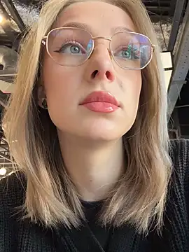 Snapshot of CaseyStar chatting on 10, 2, 2025 CaseyStar online show from 10, 2, 2025