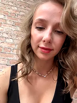 Snapshot of CaseyStar chatting on 10, 9, 2025 CaseyStar online show from 10, 9, 2025