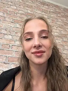 Snapshot of CaseyStar chatting on 19, 10, 2025 CaseyStar online show from 19, 10, 2025