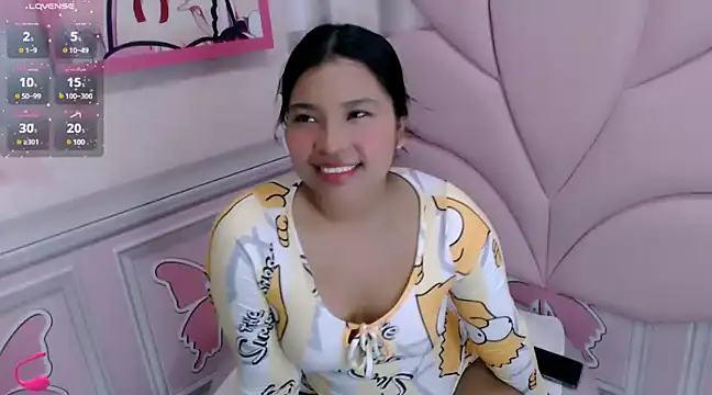 Snapshot of lauren_sofia19 chatting on 4, 12, 2024 lauren sofia19 online show from 4, 12, 2024