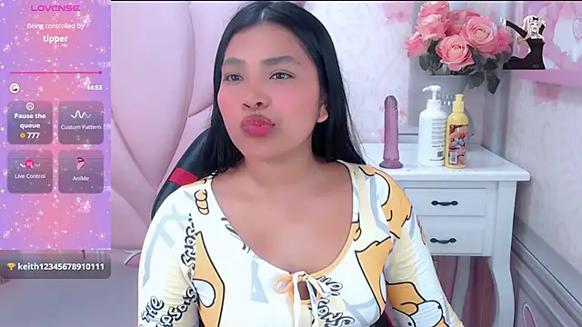 Snapshot of lauren_sofia19 chatting on 12, 12, 2024 lauren sofia19 online show from 12, 12, 2024