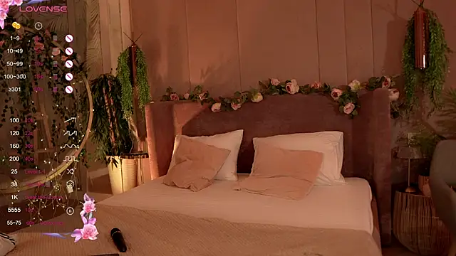 Snapshot of Smiley_Mia chatting on 10, 10, 2025 Smiley Mia online show from 10, 10, 2025