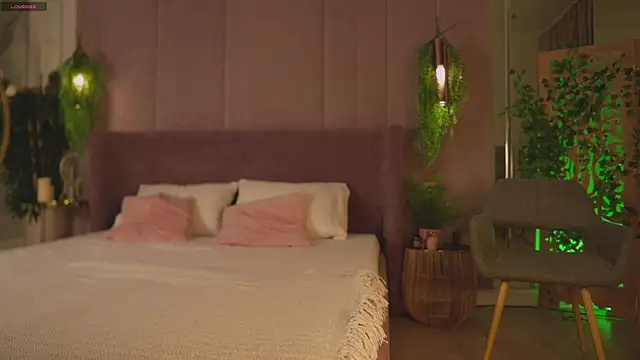 Smiley Mia online show from 29, 11, 2025