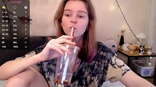 Snapshot of Moona_xx chatting on 11, 1, 2025 Moona xx online show from 11, 1, 2025