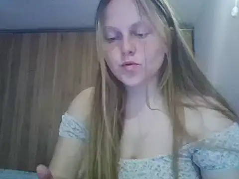 Evasapples online show from 5, 3, 2025