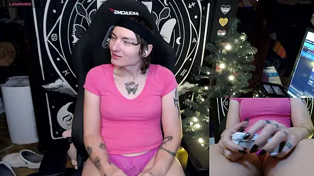 Snapshot of BrandiWRLD_999 chatting on 5, 1, 2025 BrandiWRLD 999 online show from 5, 1, 2025