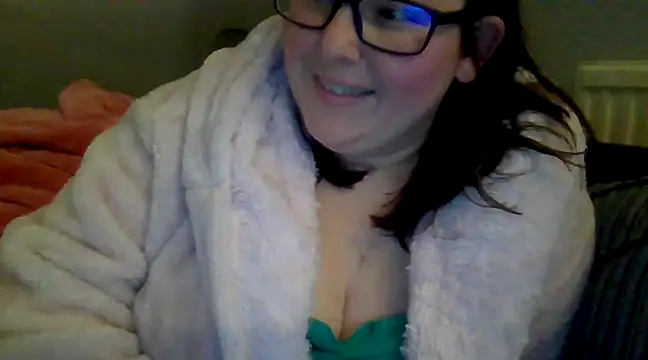 Snapshot of Curvy-Clare-30 chatting on 8, 12, 2024 Curvy-Clare-30 online show from 8, 12, 2024
