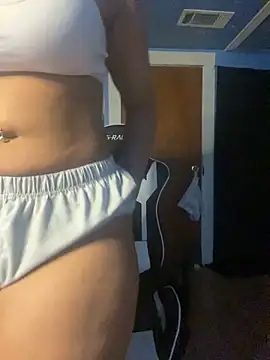 Snapshot of y0urlilgf chatting on 5, 1, 2025 y0urlilgf online show from 5, 1, 2025