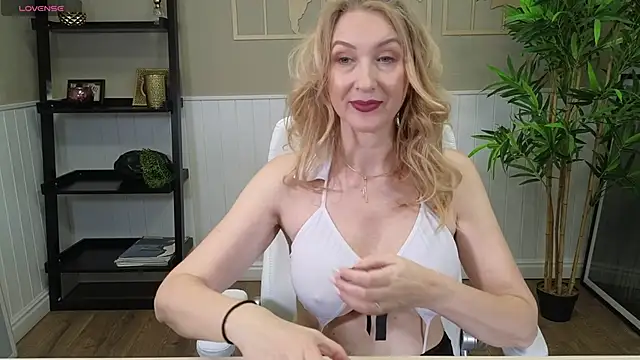 Snapshot of LadyLeea chatting on 10, 1, 2025 LadyLeea online show from 10, 1, 2025