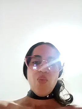 Mia Fischer online show from 2, 3, 2025