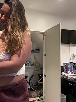 TEMPTING-TAMMY online show from 9, 3, 2026