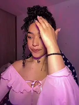 Crystal Dluna online show from 12, 9, 2025