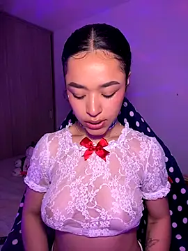 Crystal Dluna online show from 15, 9, 2025