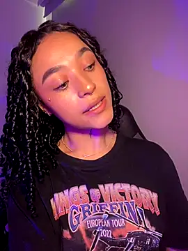 Crystal Dluna online show from 23, 9, 2025