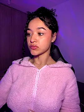 Crystal Dluna online show from 27, 9, 2025