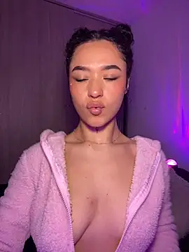 Crystal Dluna online show from 13, 11, 2025