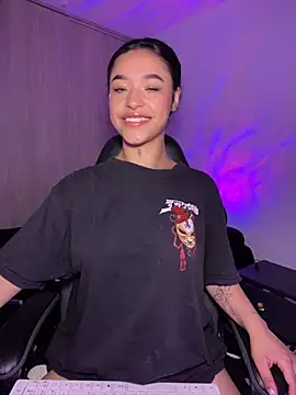 Crystal Dluna online show from 14, 11, 2025