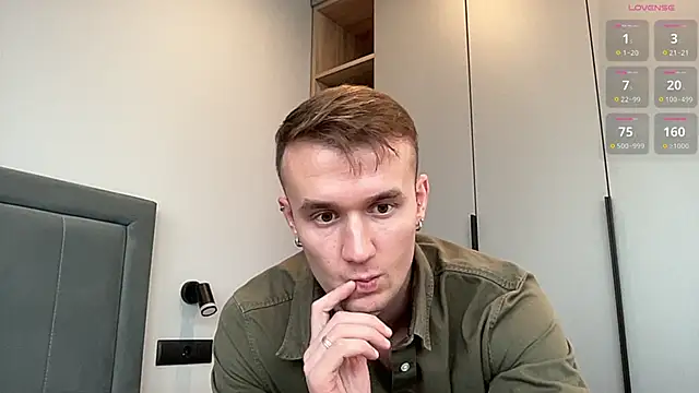 Snapshot of cute_mark chatting on 25, 10, 2025 cute mark online show from 25, 10, 2025