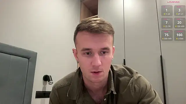 Snapshot of cute_mark chatting on 28, 10, 2025 cute mark online show from 28, 10, 2025