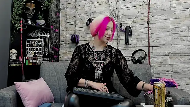 Snapshot of CruelMistress chatting on 13, 12, 2024 CruelMistress online show from 13, 12, 2024