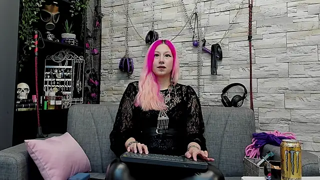 Snapshot of CruelMistress chatting on 13, 12, 2024 CruelMistress online show from 13, 12, 2024