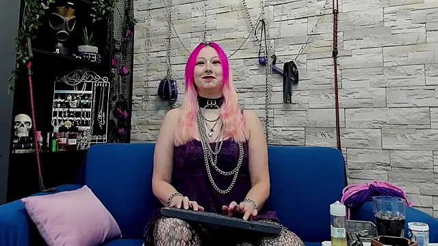 Snapshot of CruelMistress chatting on 15, 12, 2024 CruelMistress online show from 15, 12, 2024