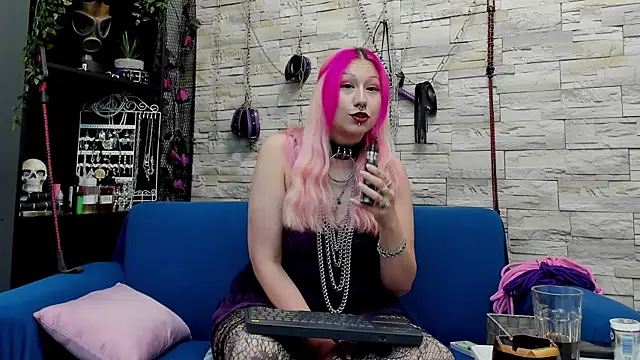 Snapshot of CruelMistress chatting on 16, 12, 2024 CruelMistress online show from 16, 12, 2024