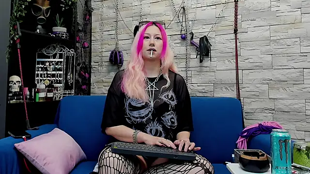 Snapshot of CruelMistress chatting on 18, 12, 2024 CruelMistress online show from 18, 12, 2024
