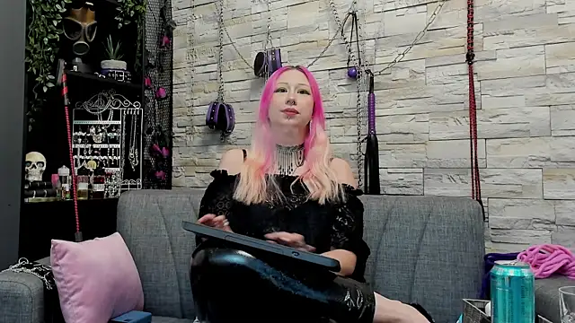 Snapshot of CruelMistress chatting on 24, 12, 2024 CruelMistress online show from 24, 12, 2024