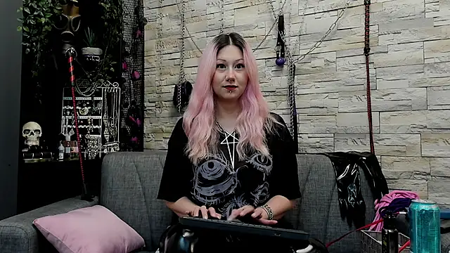 Snapshot of CruelMistress chatting on 18, 3, 2025 CruelMistress online show from 18, 3, 2025