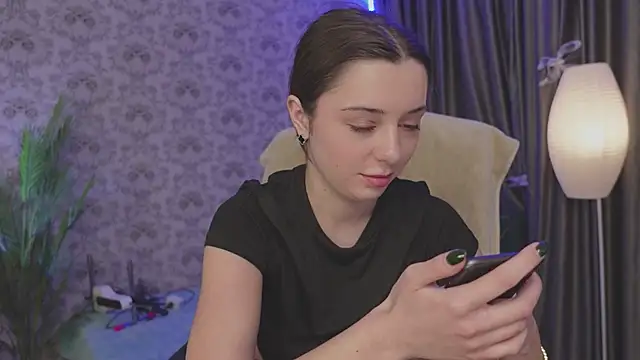 Snapshot of DinaCandy chatting on 4, 1, 2025 DinaCandy online show from 4, 1, 2025