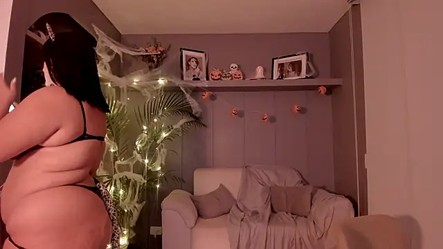 Candelariia  online show from 1, 10, 2025