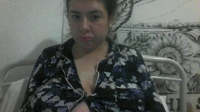 Snapshot of CamilaCherryX chatting on 12, 10, 2025 CamilaCherryX online show from 12, 10, 2025