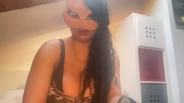 Snapshot of SCARLET-SANTANA chatting on 18, 2, 2025 SCARLET-SANTANA online show from 18, 2, 2025
