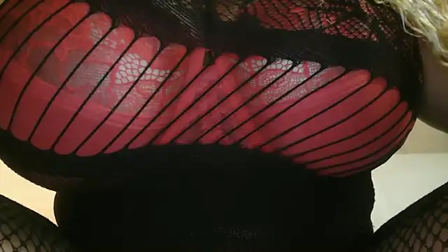 Snapshot of SCARLET-SANTANA chatting on 7, 10, 2025 SCARLET-SANTANA online show from 7, 10, 2025