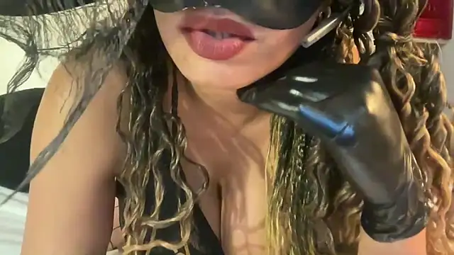 Snapshot of SCARLET-SANTANA chatting on 31, 10, 2025 SCARLET-SANTANA online show from 31, 10, 2025