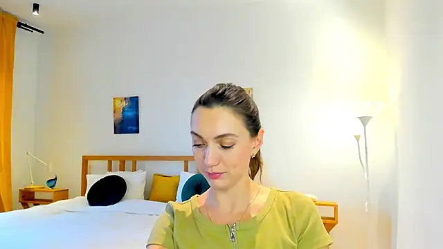 Snapshot of LovelyeeMia chatting on 10, 12, 2024 LovelyeeMia online show from 10, 12, 2024