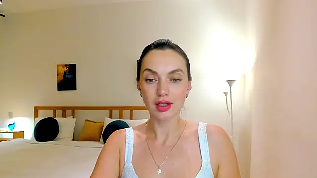 Snapshot of LovelyeeMia chatting on 12, 12, 2024 LovelyeeMia online show from 12, 12, 2024