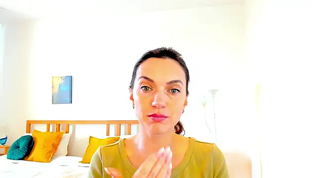 Snapshot of LovelyeeMia chatting on 14, 12, 2024 LovelyeeMia online show from 14, 12, 2024