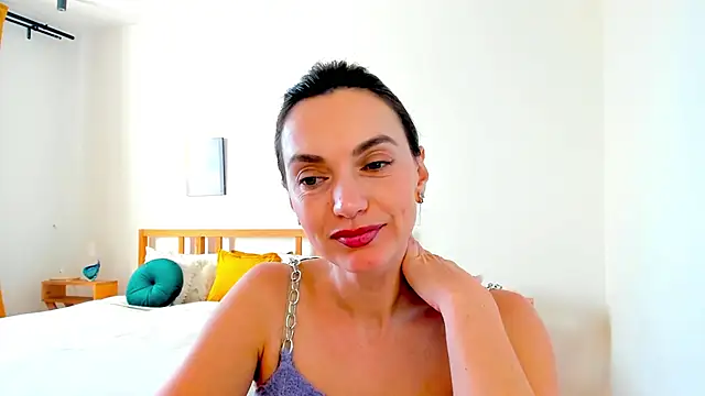 Snapshot of LovelyeeMia chatting on 17, 12, 2024 LovelyeeMia online show from 17, 12, 2024