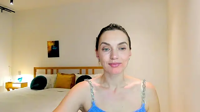 Snapshot of LovelyeeMia chatting on 17, 12, 2024 LovelyeeMia online show from 17, 12, 2024