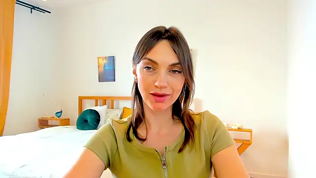 Snapshot of LovelyeeMia chatting on 18, 12, 2024 LovelyeeMia online show from 18, 12, 2024