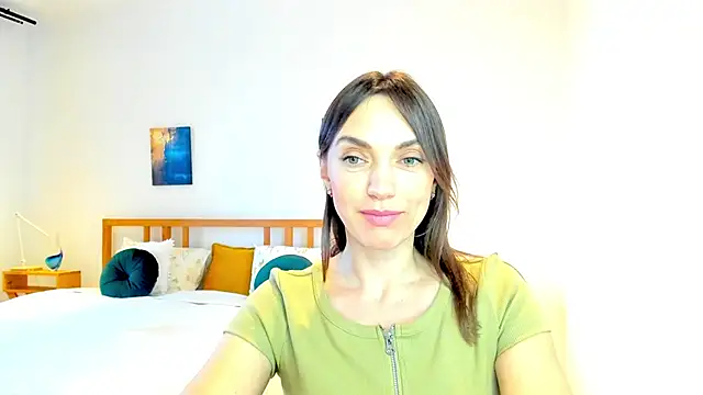 Snapshot of LovelyeeMia chatting on 18, 12, 2024 LovelyeeMia online show from 18, 12, 2024