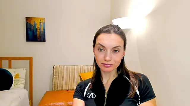 Snapshot of LovelyeeMia chatting on 20, 12, 2024 LovelyeeMia online show from 20, 12, 2024