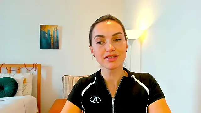 Snapshot of LovelyeeMia chatting on 28, 12, 2024 LovelyeeMia online show from 28, 12, 2024