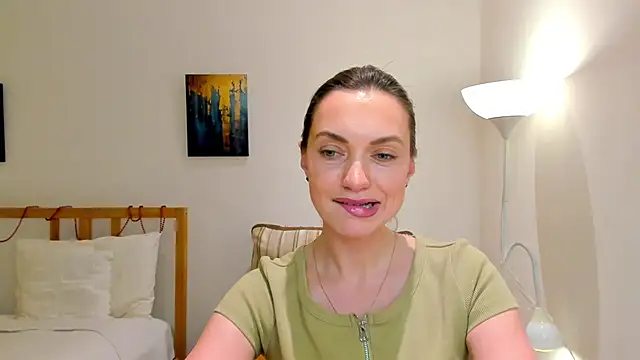 Snapshot of LovelyeeMia chatting on 3, 1, 2025 LovelyeeMia online show from 3, 1, 2025