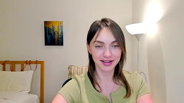 Snapshot of LovelyeeMia chatting on 4, 1, 2025 LovelyeeMia online show from 4, 1, 2025