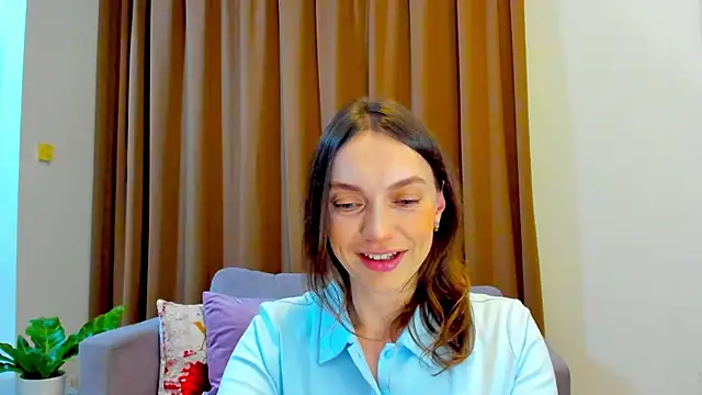 Snapshot of LovelyeeMia chatting on 5, 10, 2025 LovelyeeMia online show from 5, 10, 2025