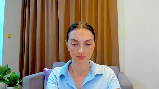 Snapshot of LovelyeeMia chatting on 17, 10, 2025 LovelyeeMia online show from 17, 10, 2025