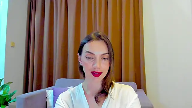 Snapshot of LovelyeeMia chatting on 20, 10, 2025 LovelyeeMia online show from 20, 10, 2025